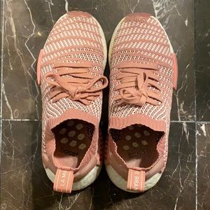 PINK KNIT ADIDAS NMD’s